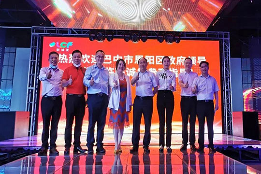 星空游戏LTV终端一体机及5G智慧灯杆项目再获政府领导莅临调研指导！