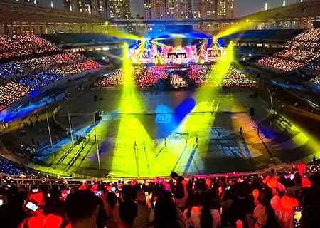 星空游戏LED透明屏和荧光棒闪耀周杰伦呼和浩特演唱会（第一场）