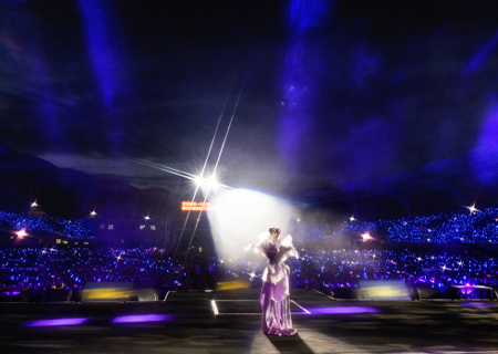 星空游戏舞台LED透明显示屏闪耀张韶涵临夏演唱会
