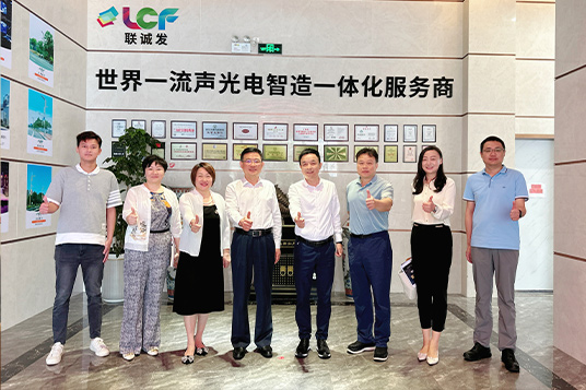 深圳市宝安区委常委、宣传部部长周学良一行莅临星空游戏考察调研