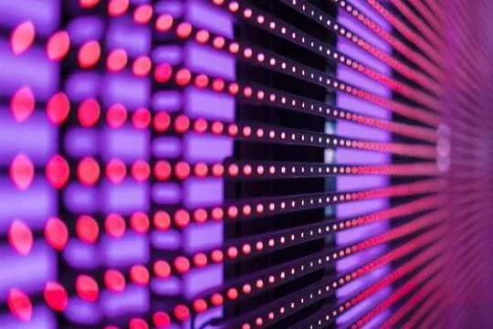 LED滚动显示屏价格解析:多因素影响下的市场行情 LED滚动显示屏价格解析:多因素影响下的市场行情